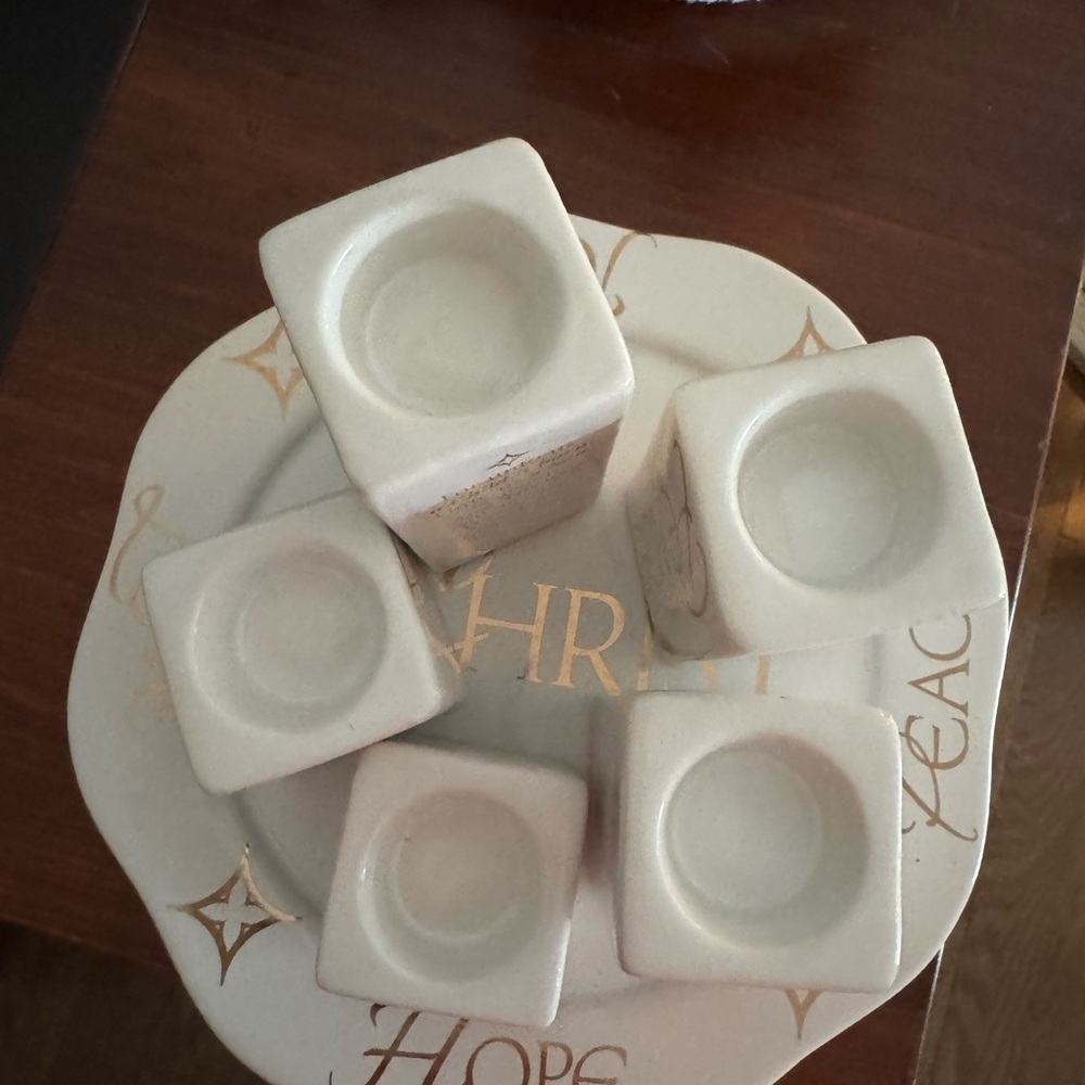 Inspirational  wreath Tray with candle pillars